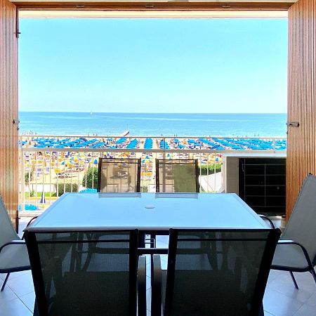 Fronte Mare Stupenda Terrazza Piramide Jesolo Lido Carraro Immobiliare - Family Apartments Exteriör bild
