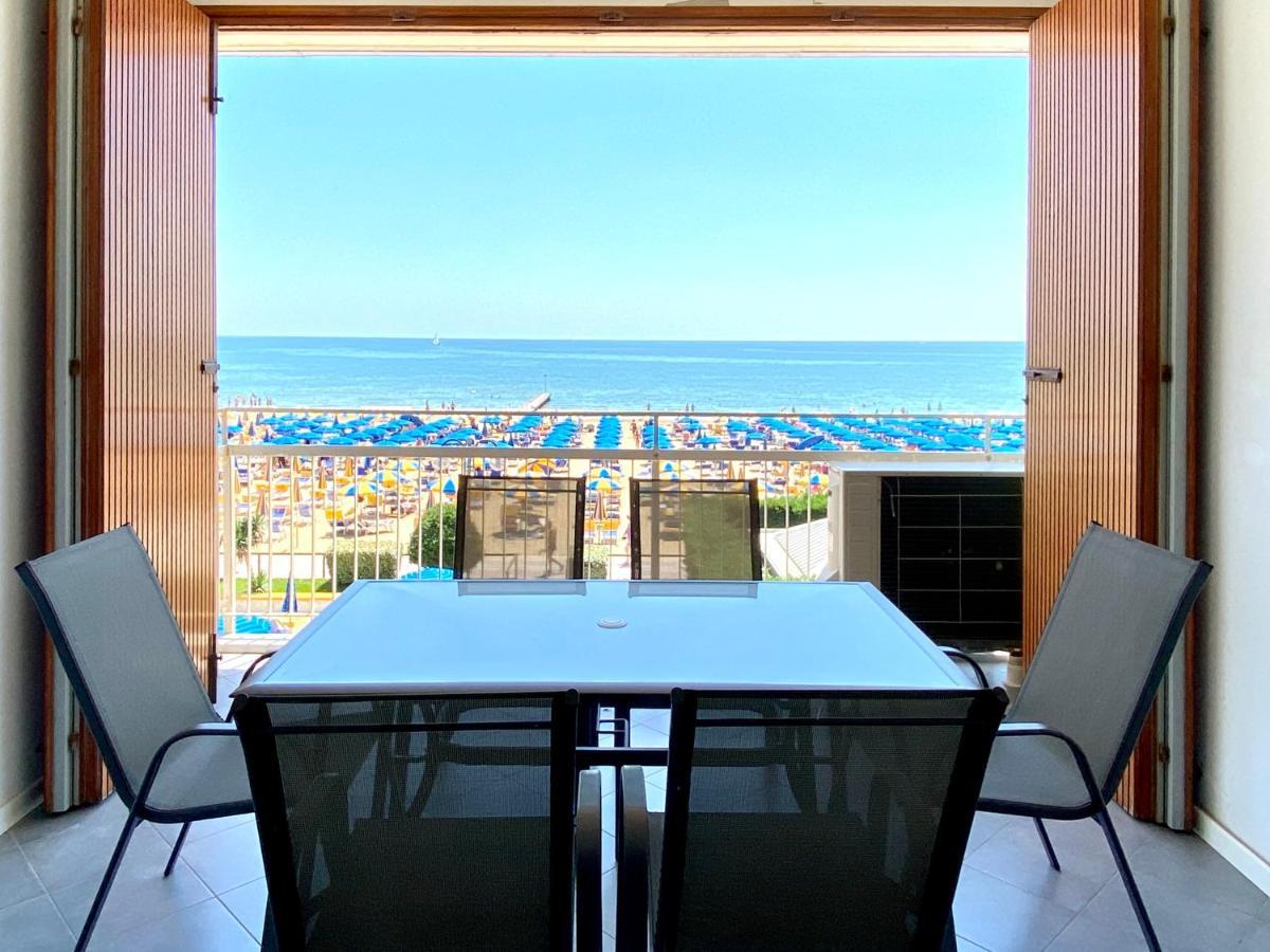 Fronte Mare Stupenda Terrazza Piramide Jesolo Lido Carraro Immobiliare - Family Apartments Exteriör bild